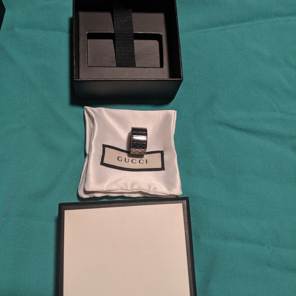 Gucci ring size 5